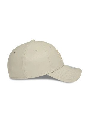 New York Yankees Faux Leather Womens 9FORTY Adjustable Cap New Era 60364299 STNSTN Light Beige