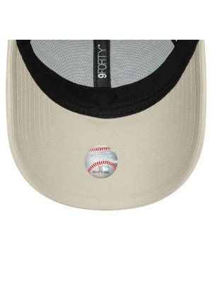 New York Yankees Faux Leather Womens 9FORTY Adjustable Cap New Era 60364299 STNSTN Light Beige