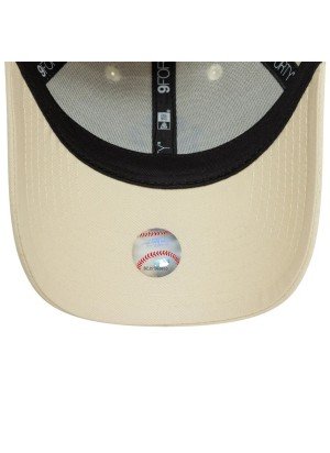 New York Yankees Womens League Essential 9FORTY Adjustable Cap New Era 60595171 Cream